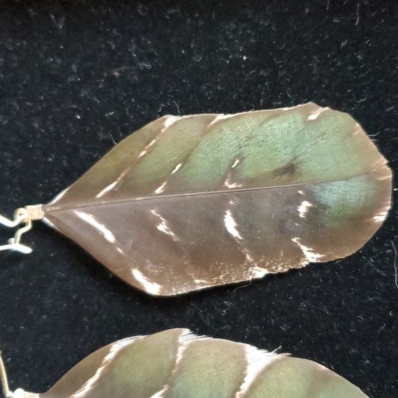 Feather 🪶 Earrings. - Picture 5 of 7